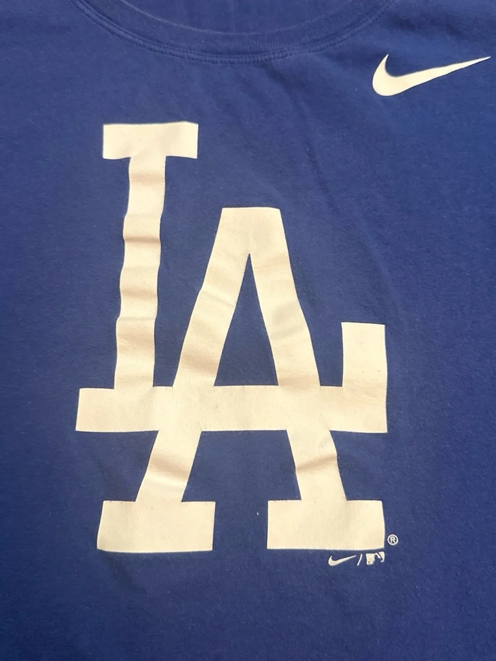 Nike  Women LA Logo T-Shirt in Royal Blue